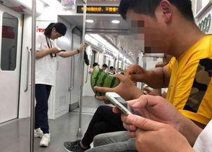 吃瓜群众地铁前前排队,吃瓜群众排队一睹为快