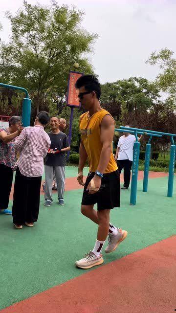 惊呆吃瓜群众踩空气,揭秘神奇现象背后的科学原理