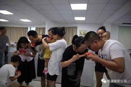 四方馆一群吃瓜群众,揭秘幕后真相