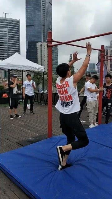 冰球队友吃瓜群众